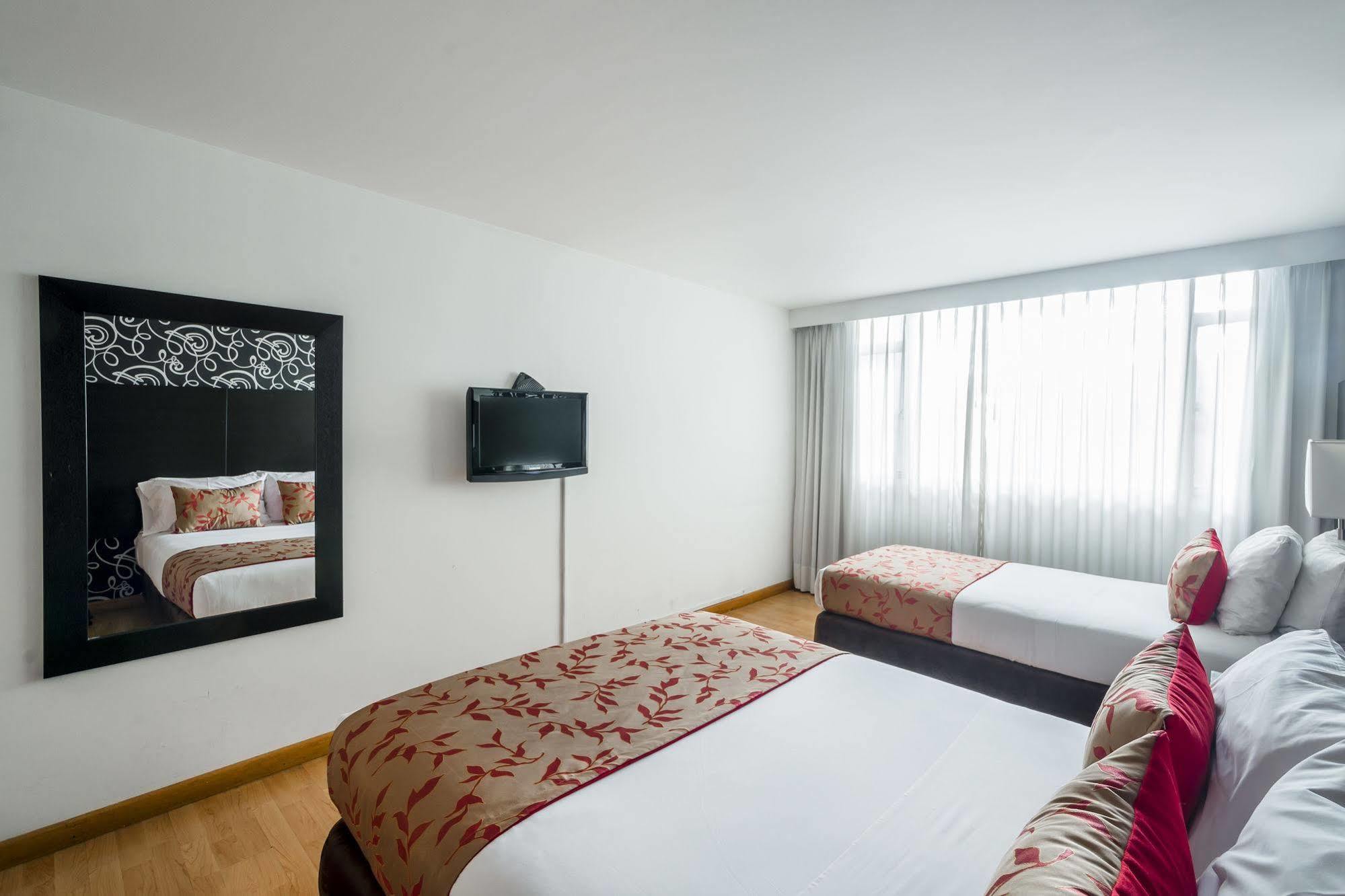 Hotel L'Etoile Javeriana Богота Екстериор снимка