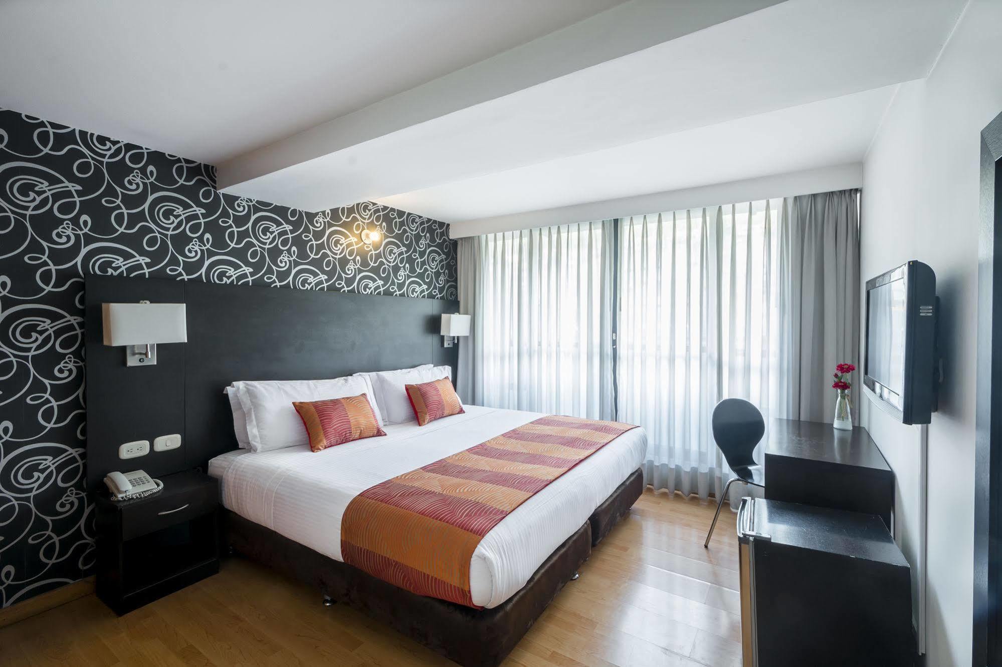 Hotel L'Etoile Javeriana Богота Екстериор снимка