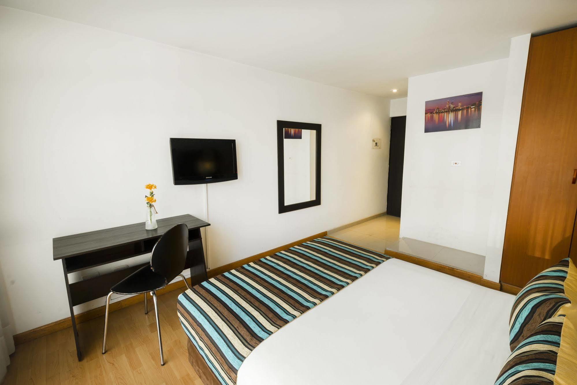 Hotel L'Etoile Javeriana Богота Екстериор снимка