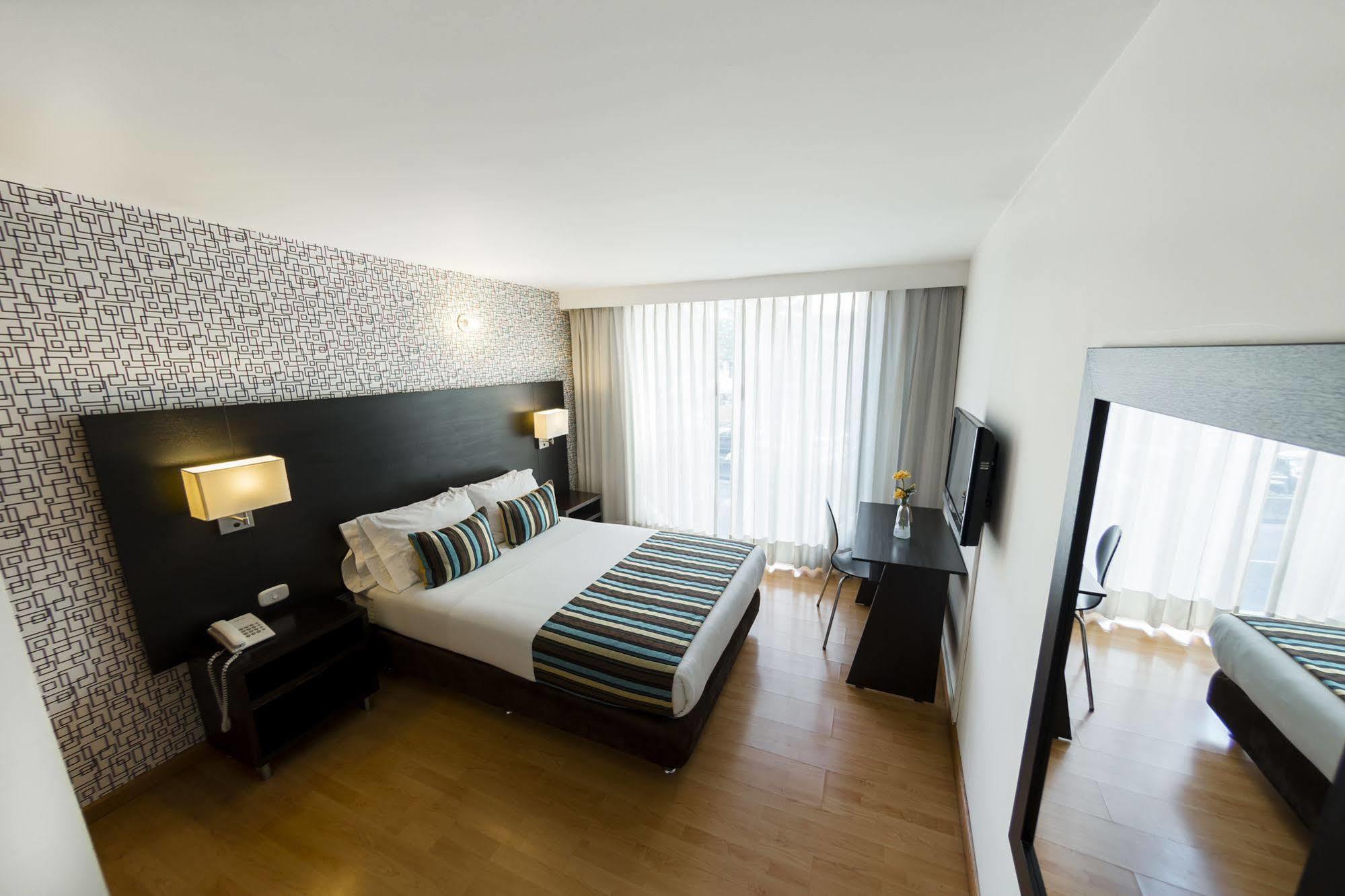 Hotel L'Etoile Javeriana Богота Екстериор снимка